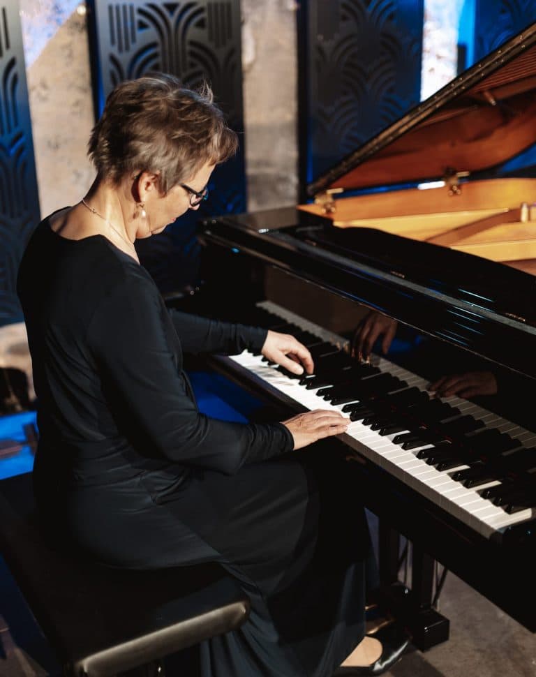 Claudia Meinardus am Flügel